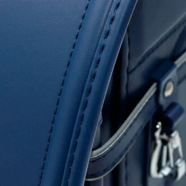 Bolca Randoseru – Leather by Murase Kabanko – close-up of blue Japanese randoseru backpack leather and stitching detail