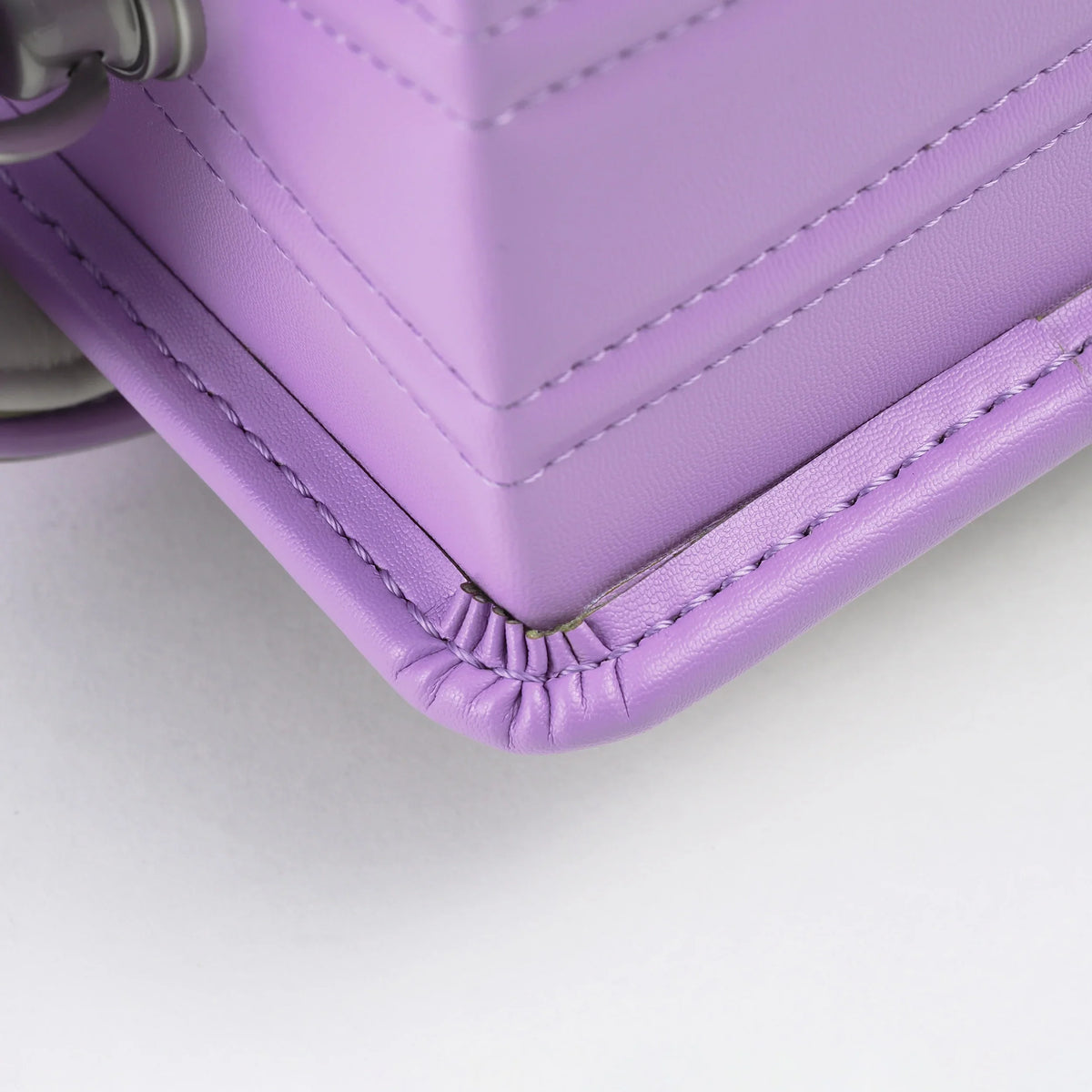 Bolca Randoseru by Murase Kabanko – close-up of lavender Japanese Randoseru backpack corner with detailed stitching