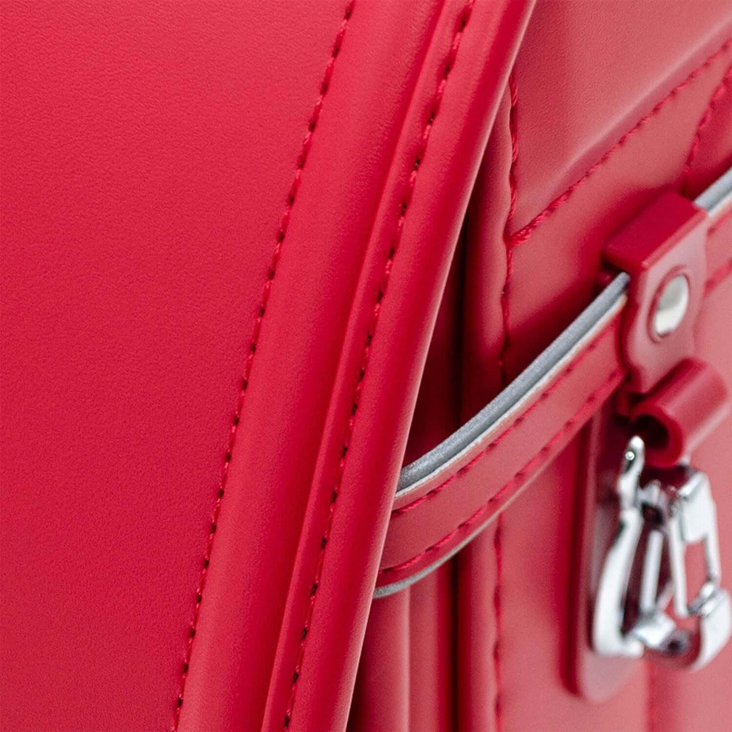 Red randoseru backpack by Murase Kabanko with silver buckle