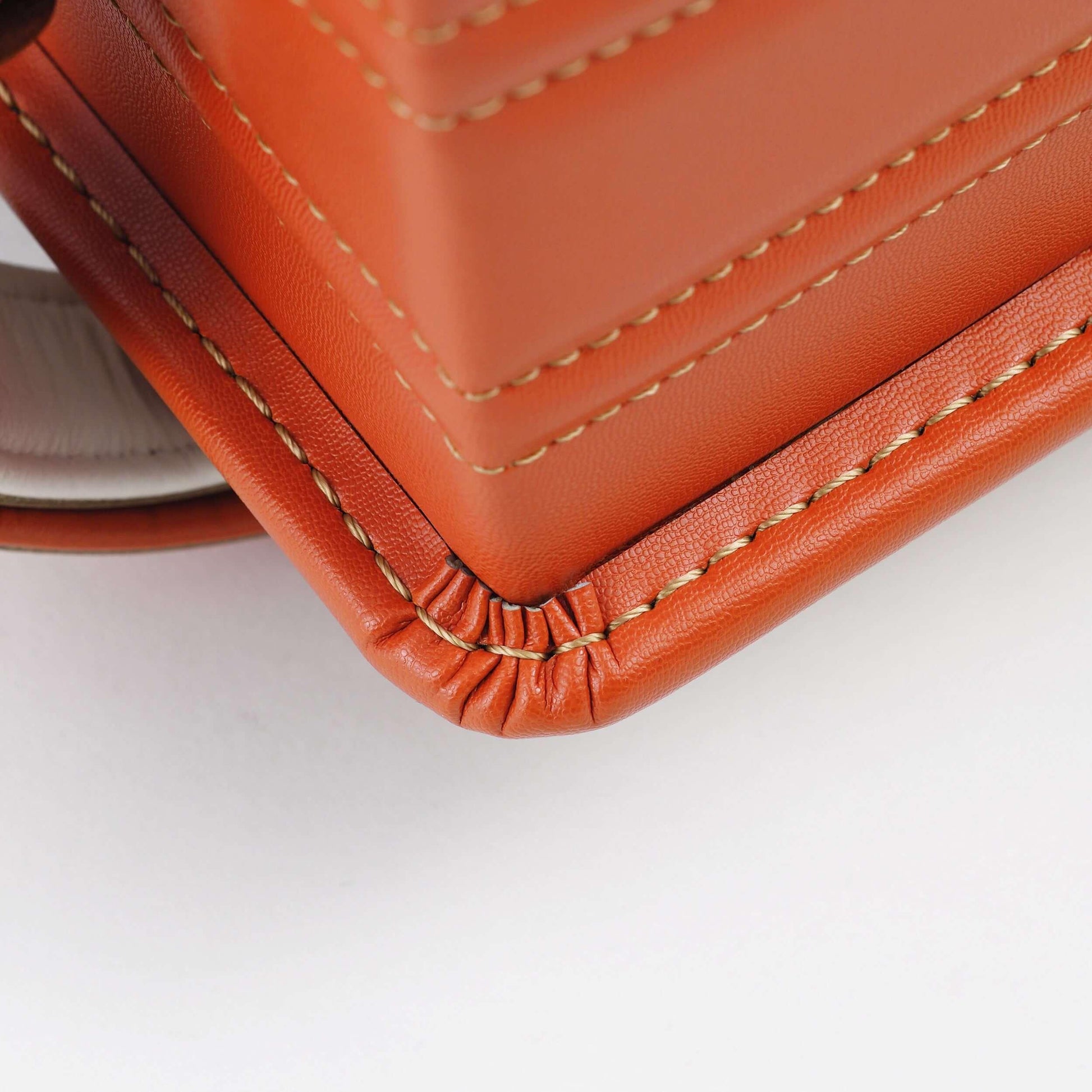 Randoseru Bolca Leather backpack in brown by Murase Kabanko, close-up corner with beige stitching.